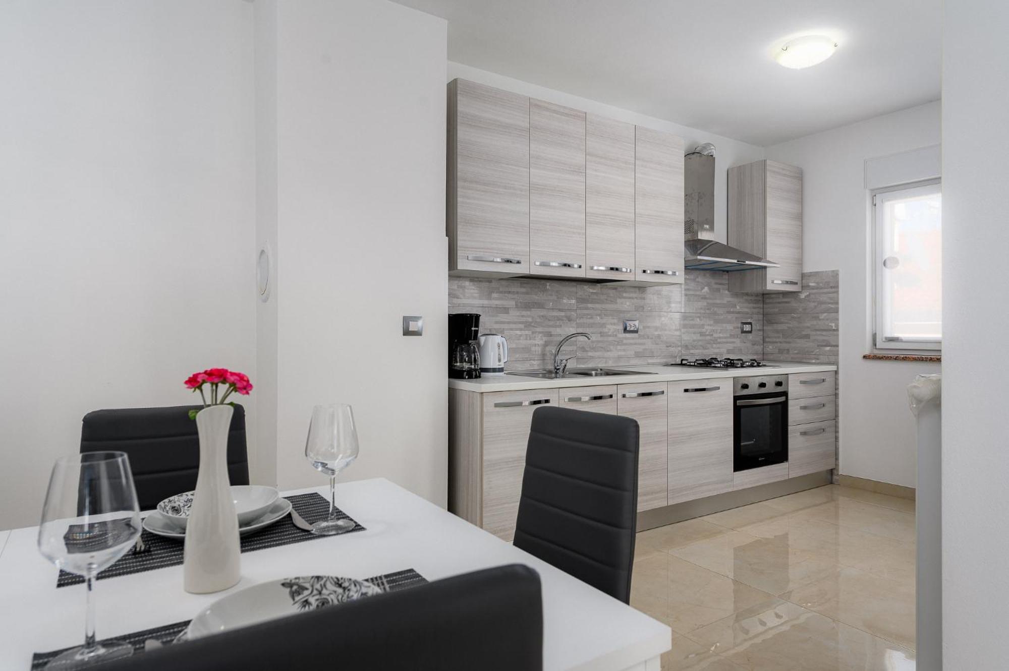 Stancija Amorozo 5 - Apartment N. 7 Пореч Екстериор снимка