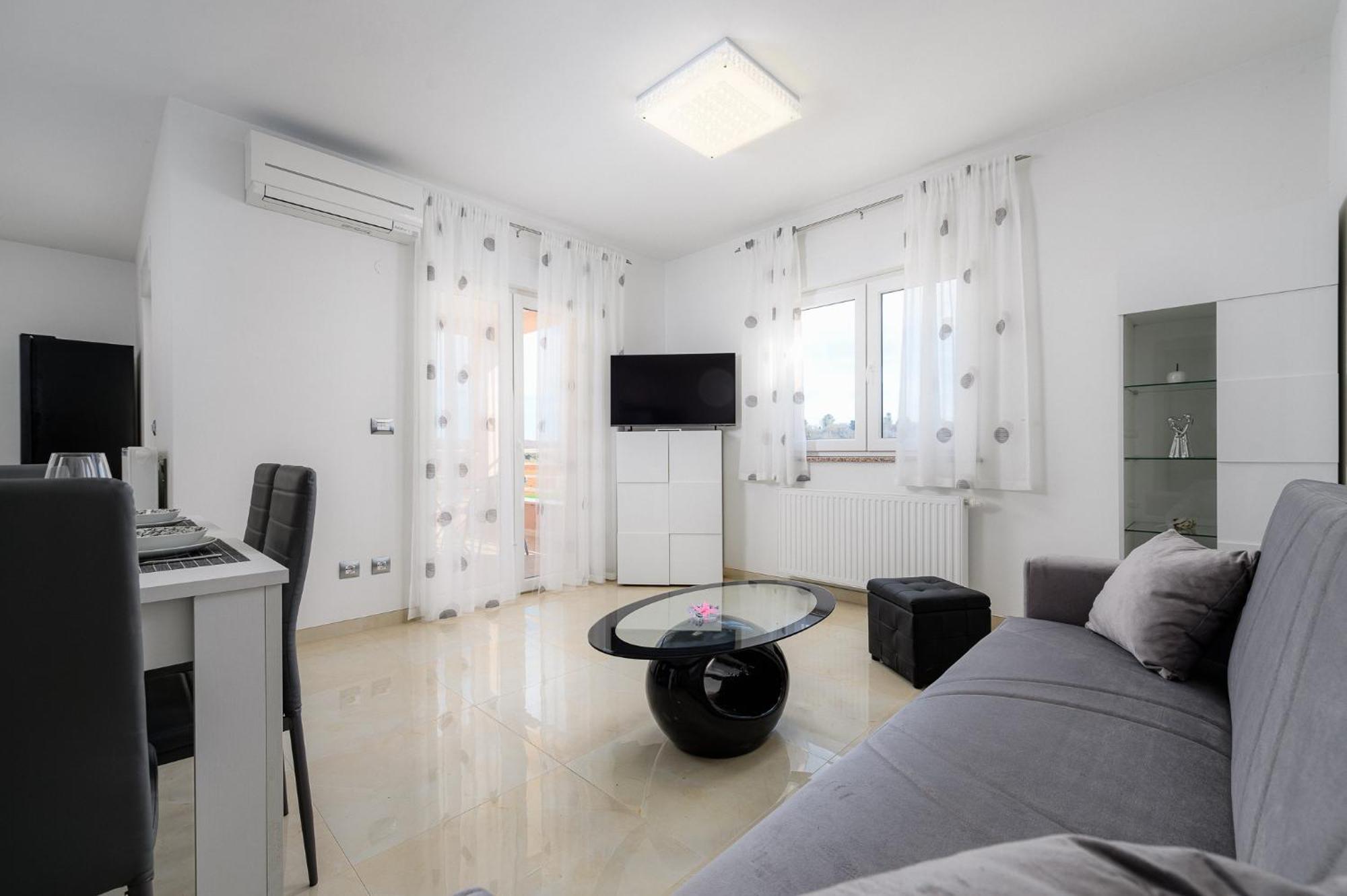 Stancija Amorozo 5 - Apartment N. 7 Пореч Екстериор снимка