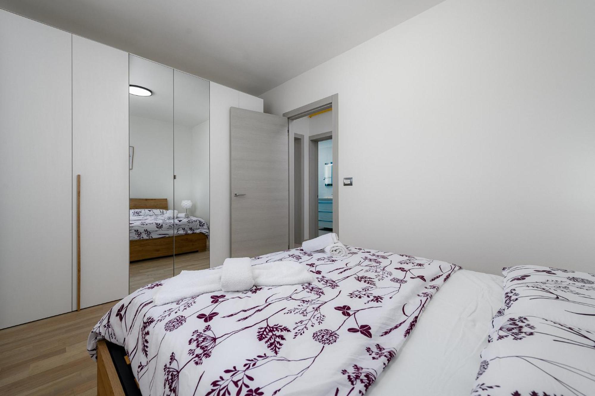 Stancija Amorozo 5 - Apartment N. 7 Пореч Екстериор снимка